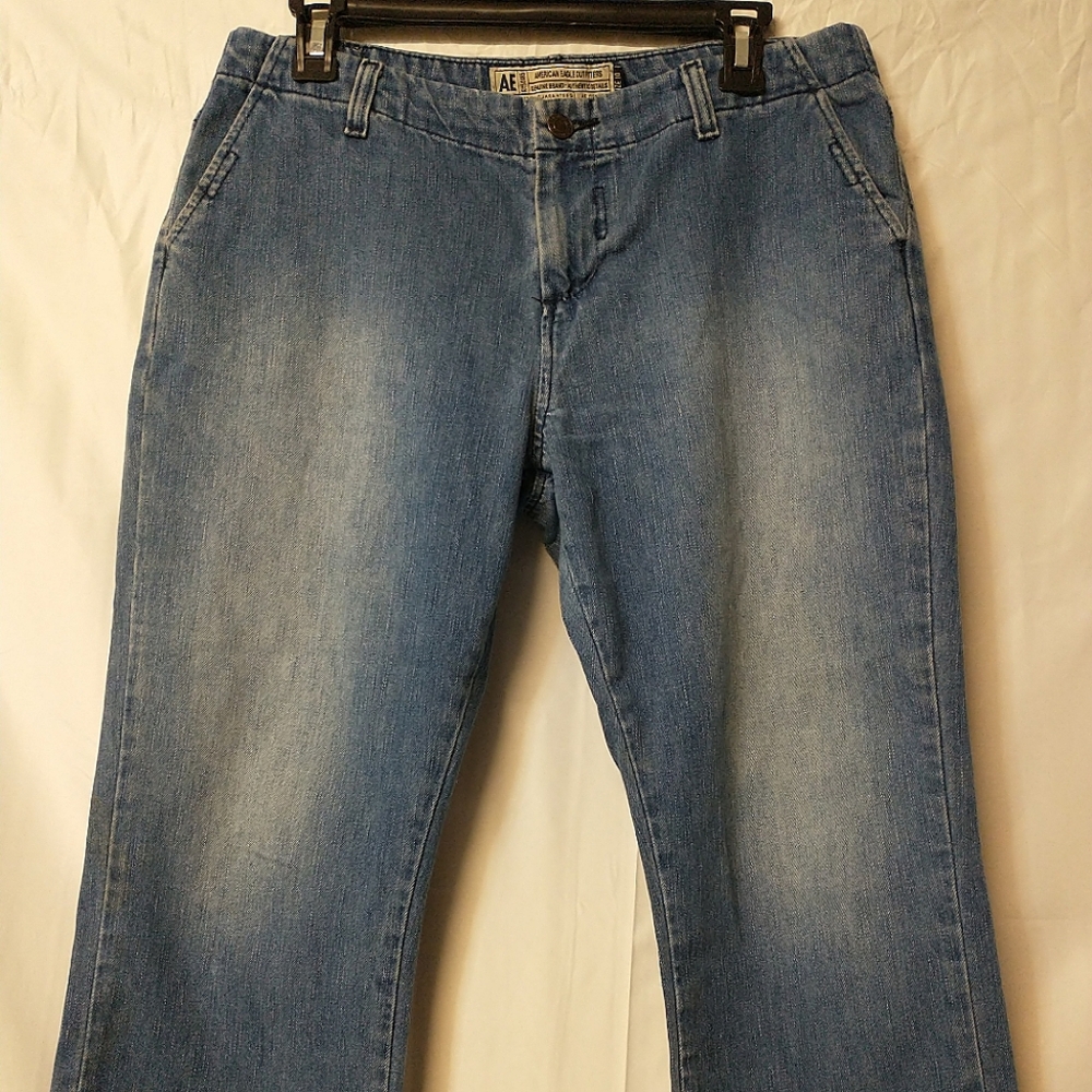 American Eagle Outfitters Women's Faded Cropped Blue Denim Capri Jeans Size 10